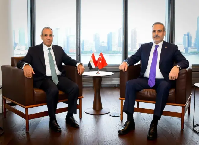 وزير الخارجية يبحث مع وزير الخارجية التركي العلاقات الثنائية ومستجدات الأوضاع الإقليمية