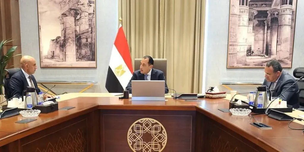الحكومة تبدأ استعداداتها لتنظيم مؤتمر شهر أكتوبر الذي كلف به الرئيس السيسي