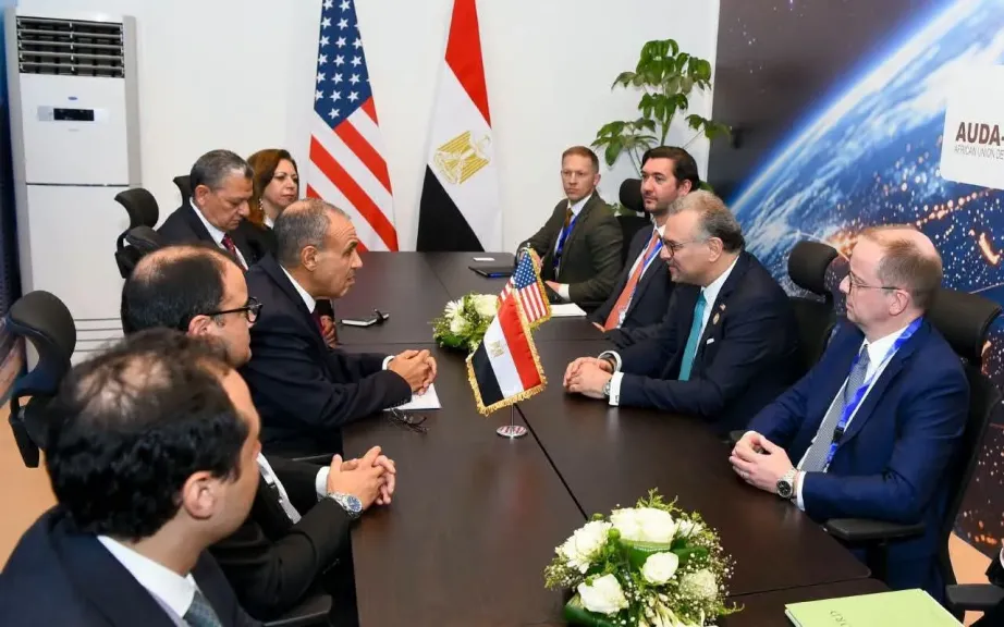 وزير الخارجية يلتقي كبير مستشاري الرئيس الأمريكي للشئون العربية والأفريقية