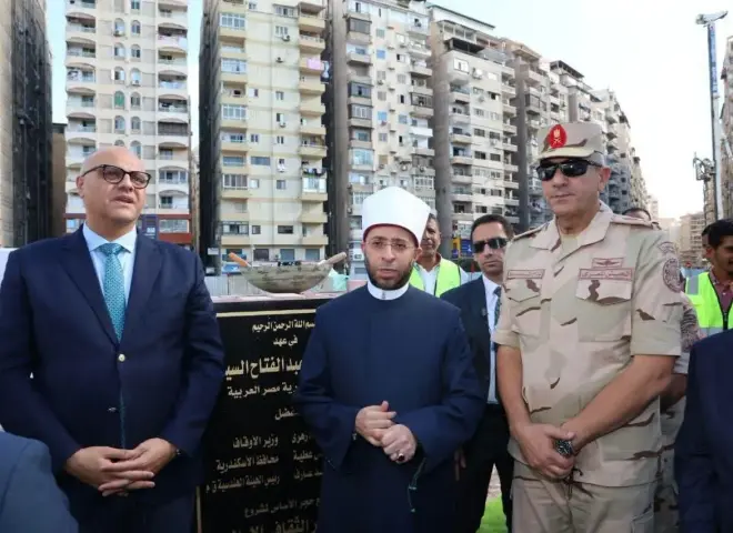 وزير الأوقاف ومحافظ الإسكندرية ورئيس الهيئة الهندسية للقوات المسلحة يضعون حجر الأساس للمسجد الجامع بسموحة