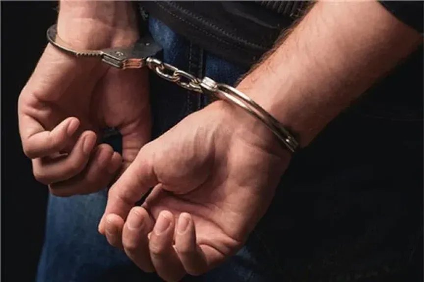 حبس عامل سنة بتهمة التحرش بفتاة داخل أتوبيس في الأميرية