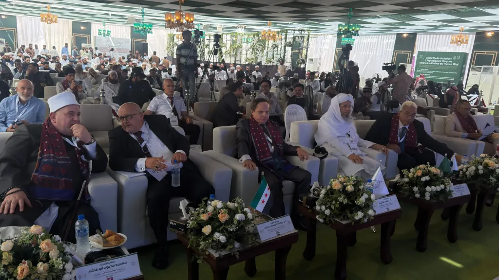 بحضور رئيس جامعة الأزهر ورئيس جامعة الغزالي.. الأمين العام لرابطة الجامعات الإسلامية يفتتح الملتقى الأول للجامعات الباكستانية والعربية بكراتشي