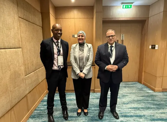 رئيس هيئة الدواء المصرية يبحث مع المدير العام لهيئة الدواء والغذاء الرواندية آفاق التعاون المشترك